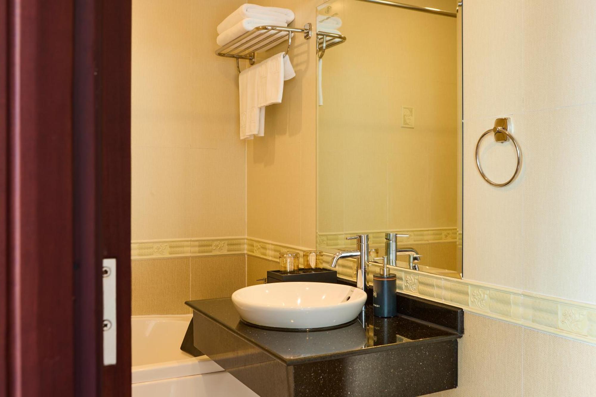 Kin Hotel Thi Sach Ho Chi Minh City Exterior photo